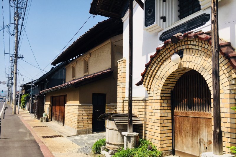 Streets of warehouses that retain the atmosphere of the Edo period